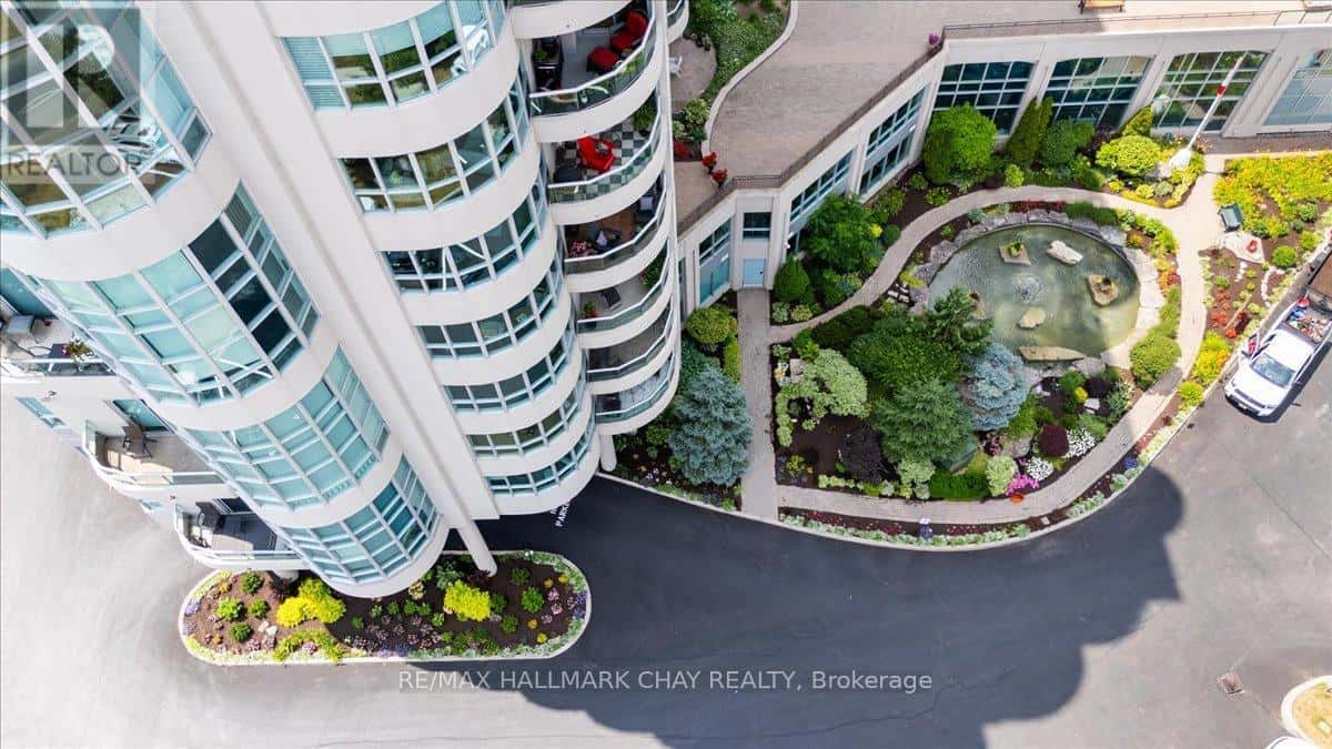 302 - 2 TORONTO STREET — Barrie (City Centre), Ontario - Photo 3 of 48