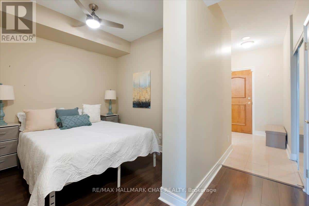 302 - 2 TORONTO STREET — Barrie (City Centre), Ontario - Photo 4 of 48