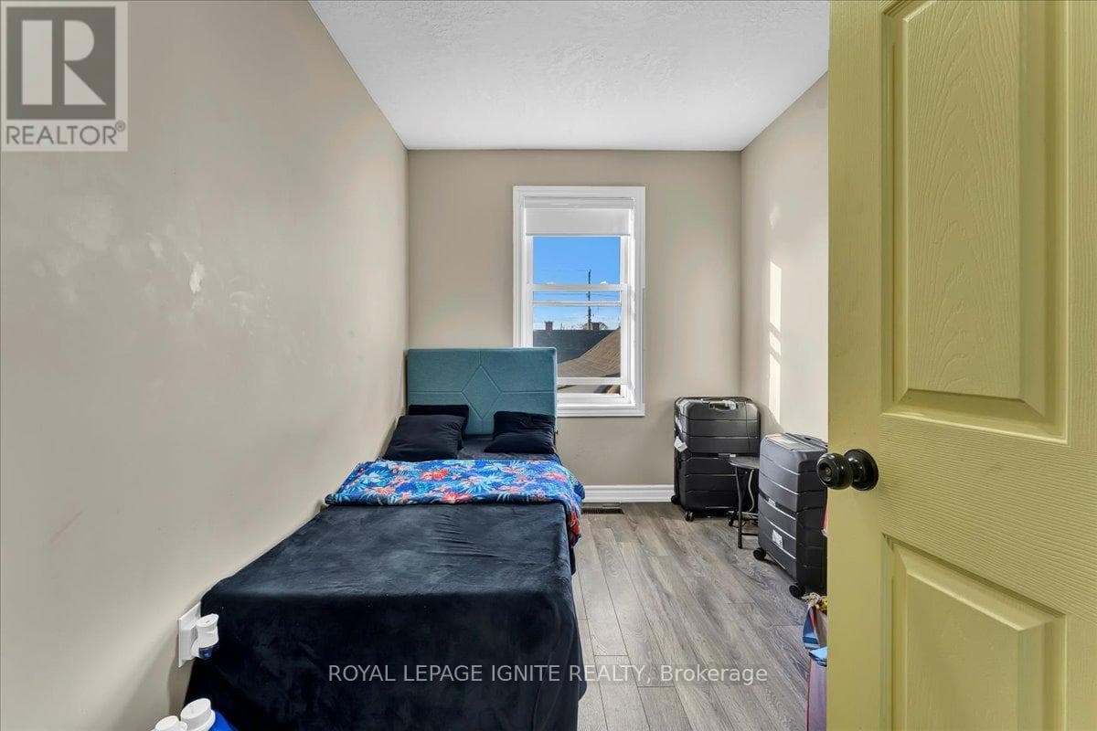 80 ALBANY AVENUE — Hamilton (Gibson), Ontario - Main photo