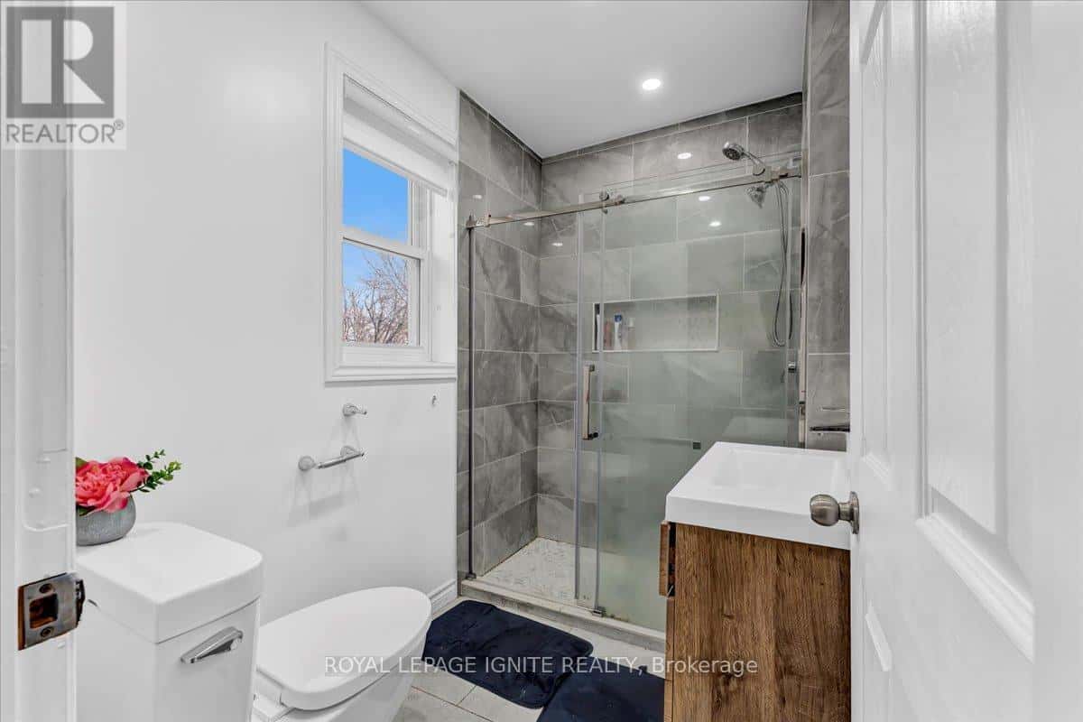 80 ALBANY AVENUE — Hamilton (Gibson), Ontario - Photo 2 of 29