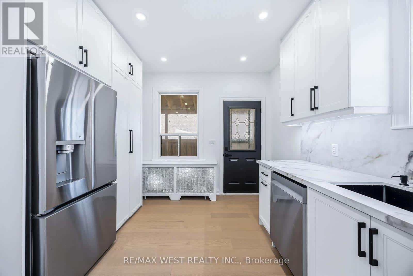 32 HEALE AVENUE — Toronto (Birchcliffe-Cliffside), Ontario - Photo 5 of 38