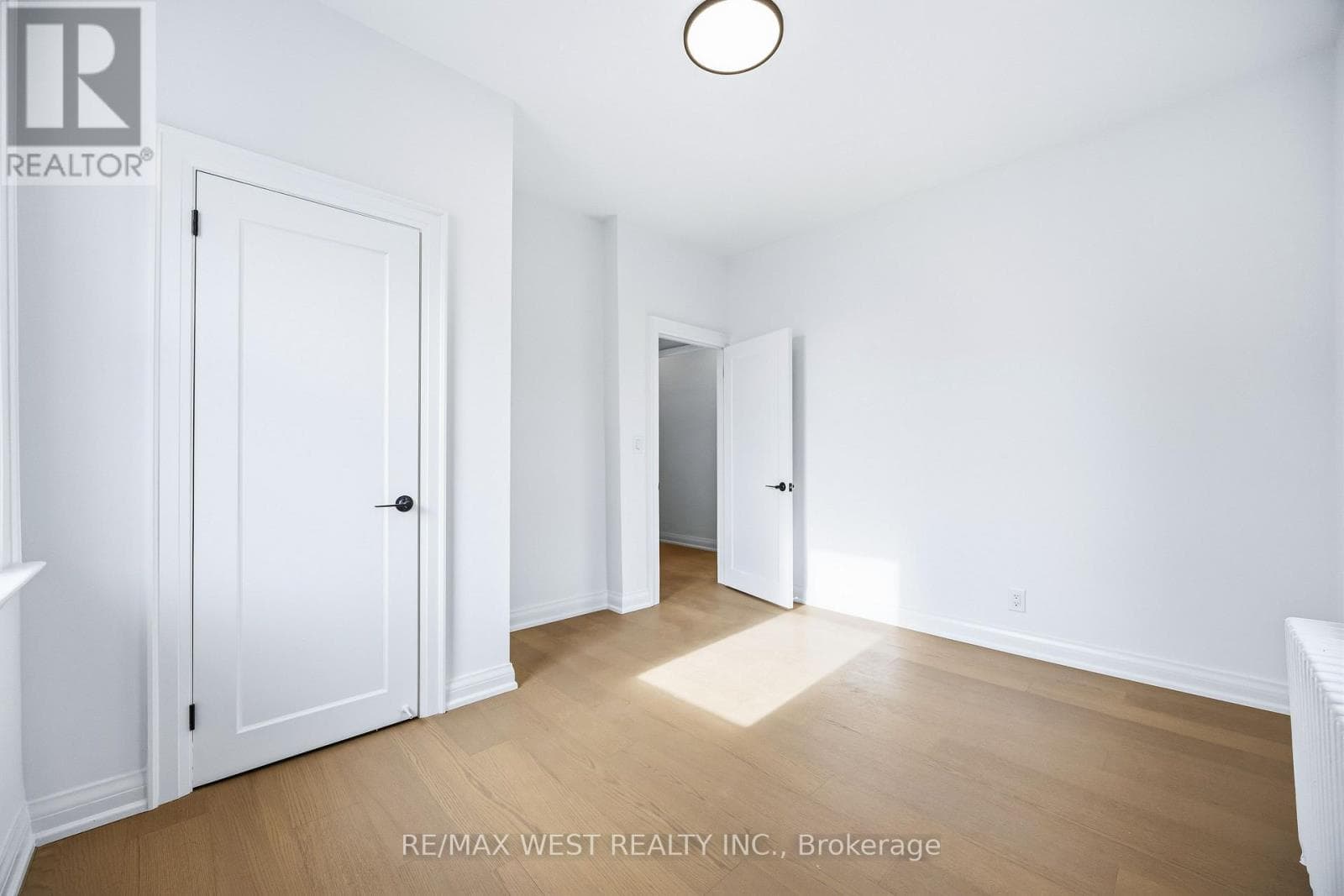 32 HEALE AVENUE — Toronto (Birchcliffe-Cliffside), Ontario - Main photo