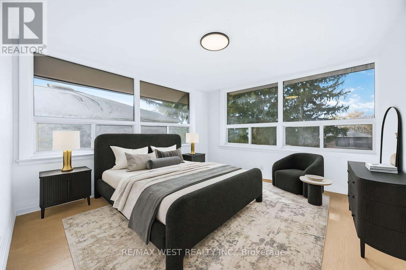 32 HEALE AVENUE — Toronto (Birchcliffe-Cliffside), Ontario - Photo 2 of 38