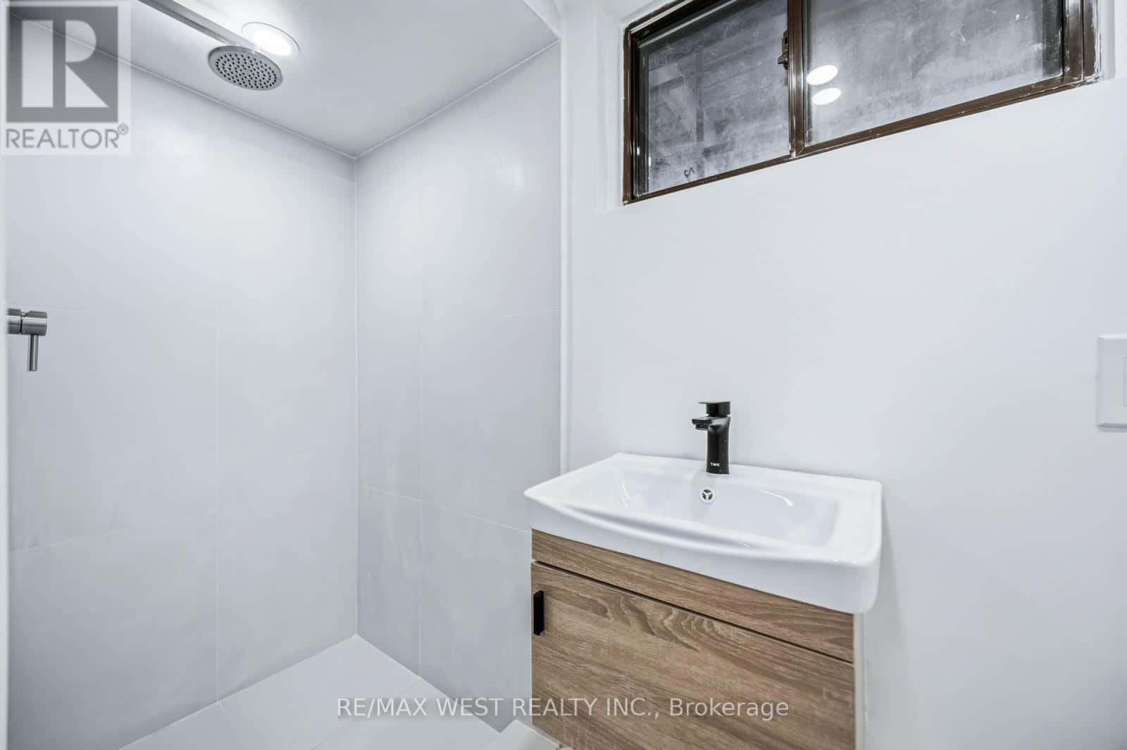 32 HEALE AVENUE — Toronto (Birchcliffe-Cliffside), Ontario - Photo 4 of 38