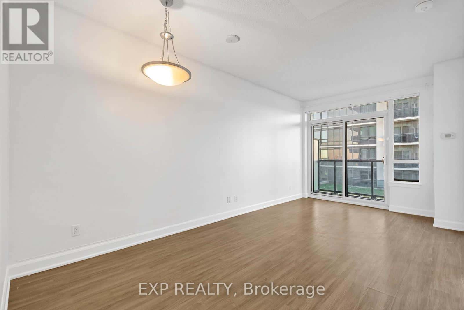 1011 - 7167 YONGE STREET — Markham (Grandview), Ontario - Photo 4 of 32