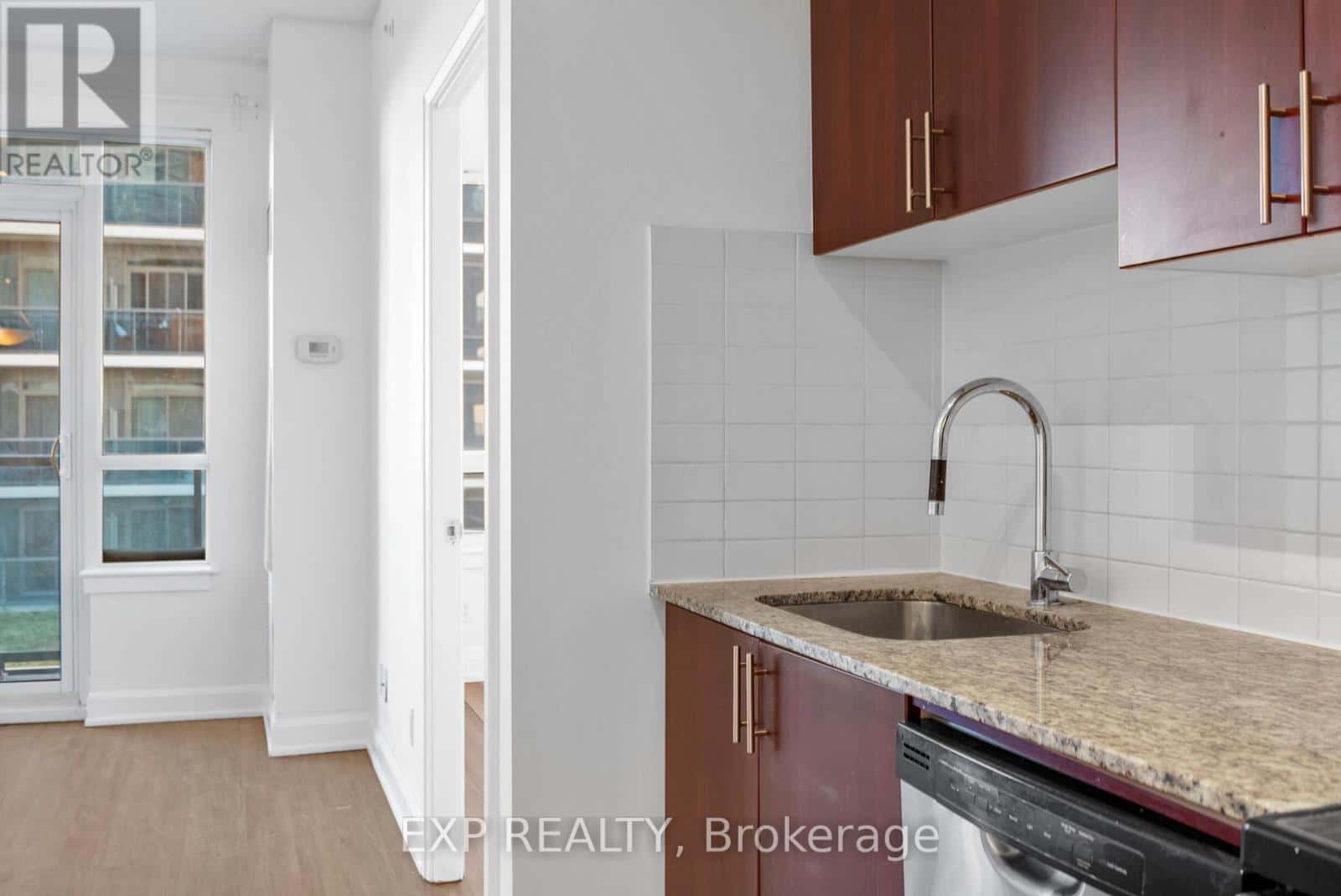 1011 - 7167 YONGE STREET — Markham (Grandview), Ontario - Photo 2 of 32