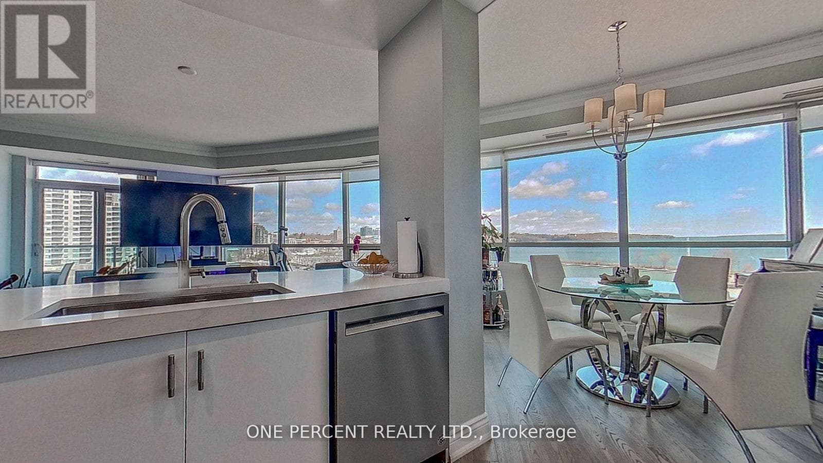 604 - 33 ELLEN STREET — Barrie (Lakeshore), Ontario - Main photo