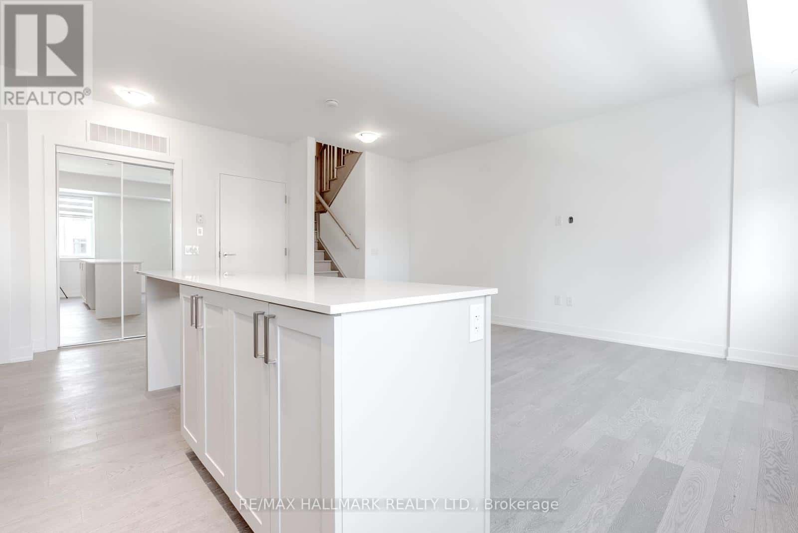 216 - 1085 DOUGLAS MCCURDY COMMON — Mississauga (Lakeview), Ontario - Photo 2 of 50