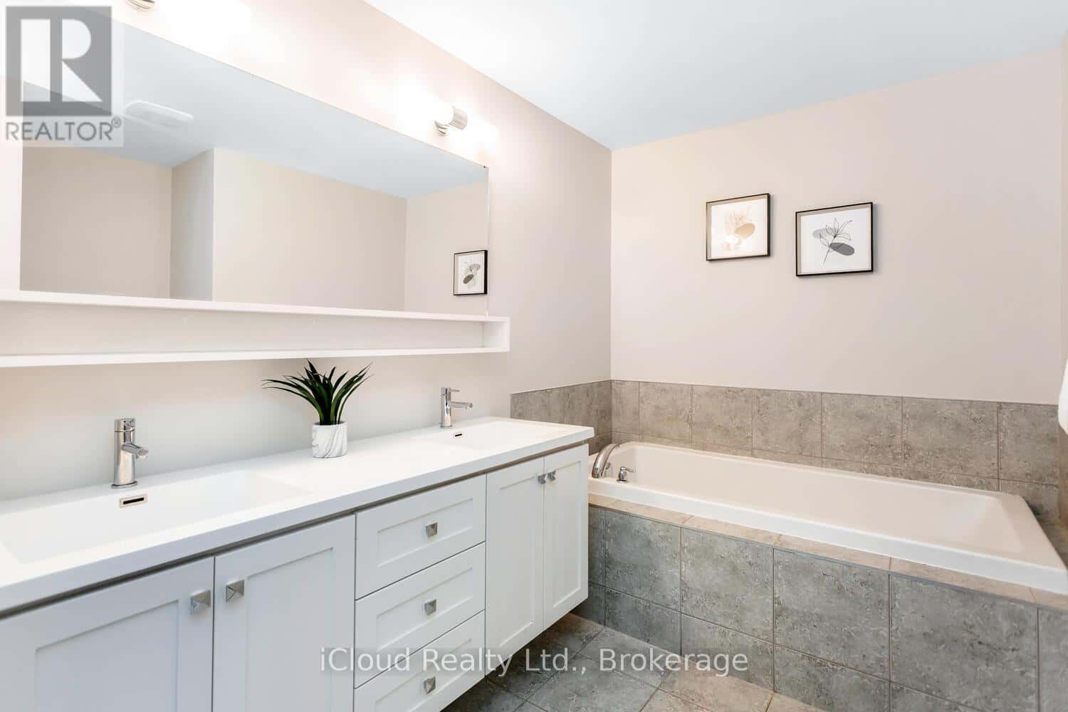 16 HEAVEN CRESCENT — Milton (FO Ford), Ontario - Photo 3 of 47