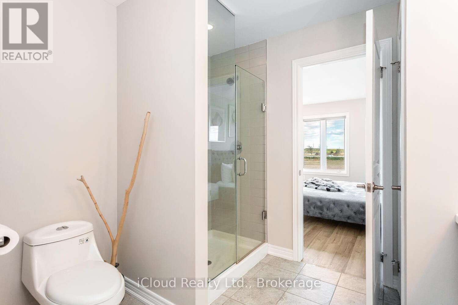 16 HEAVEN CRESCENT — Milton (FO Ford), Ontario - Main photo