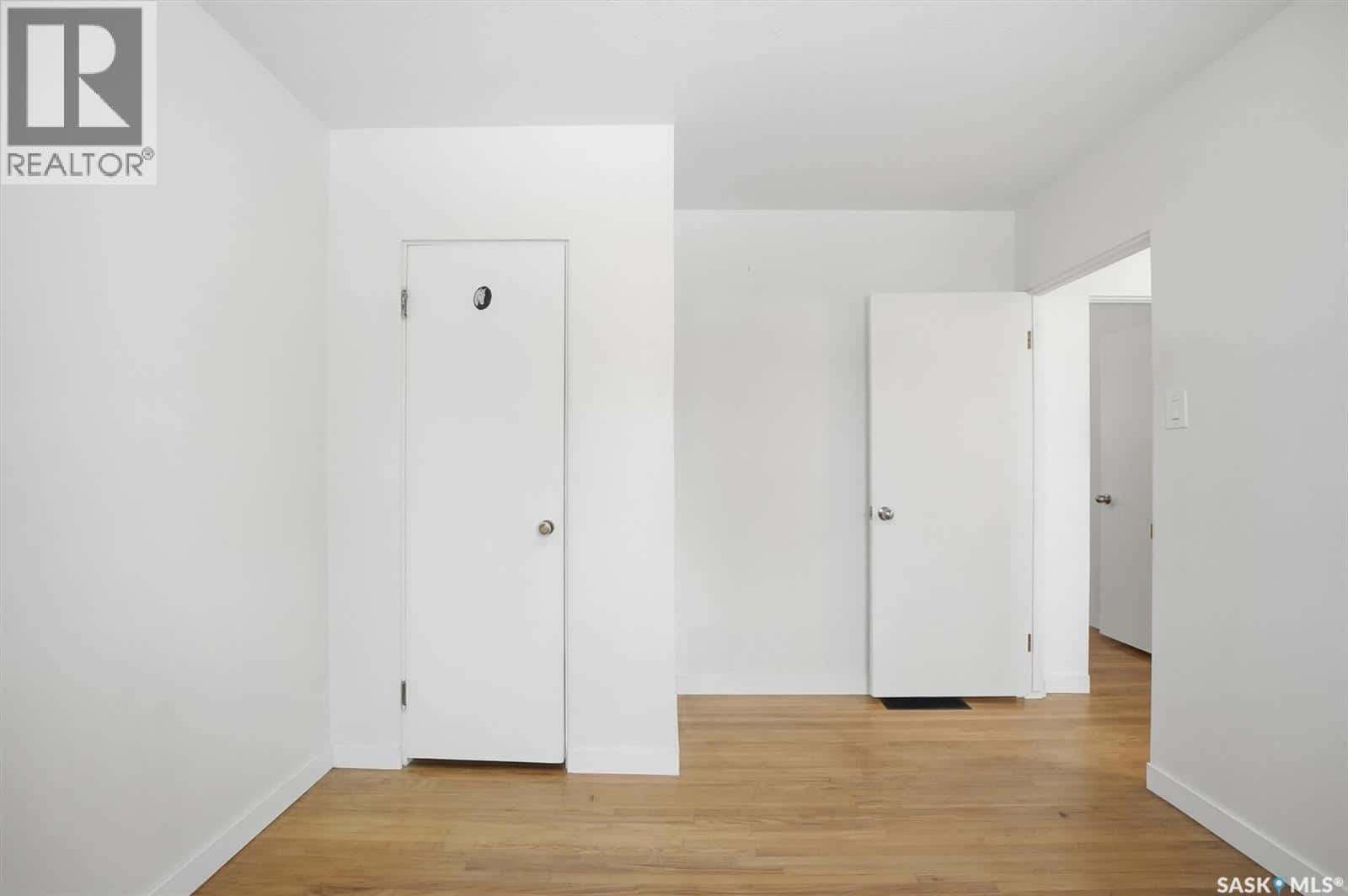 2126 William AVENUE — Saskatoon, Saskatchewan - Photo 5 of 50