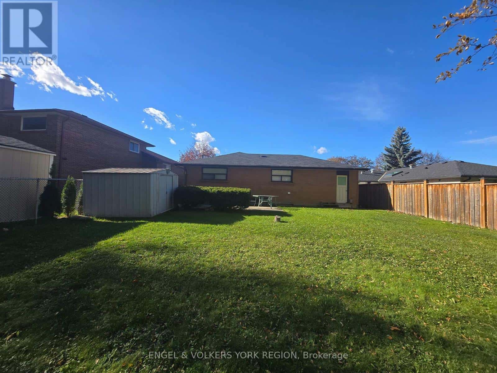 B - 18 ELROSE ROAD W — Brampton (Southgate), Ontario - Photo 2 of 2