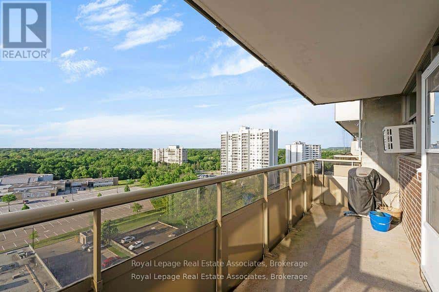 1204 - 215 GLENRIDGE AVENUE — St. Catharines (Glendale/Glenridge), Ontario - Photo 2 of 32