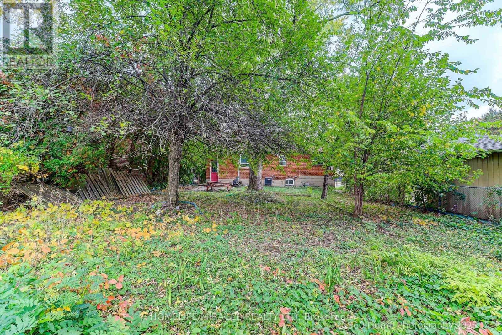 106 JOHNSTON AVENUE — Toronto (Lansing-Westgate), Ontario - Photo 2 of 26