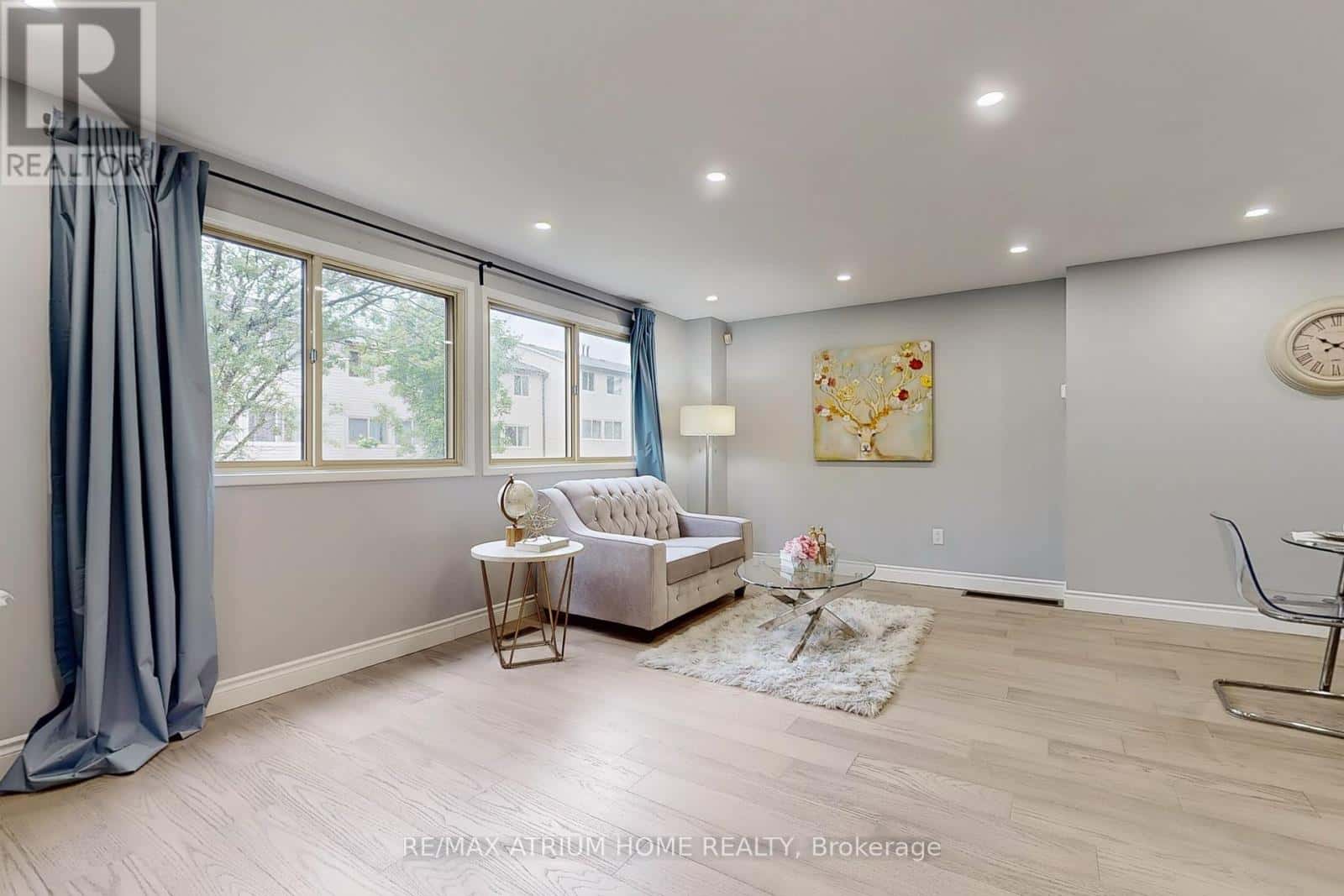 10 TOWNSEND ROAD — Toronto (Hillcrest Village), Ontario - Photo 3 of 22