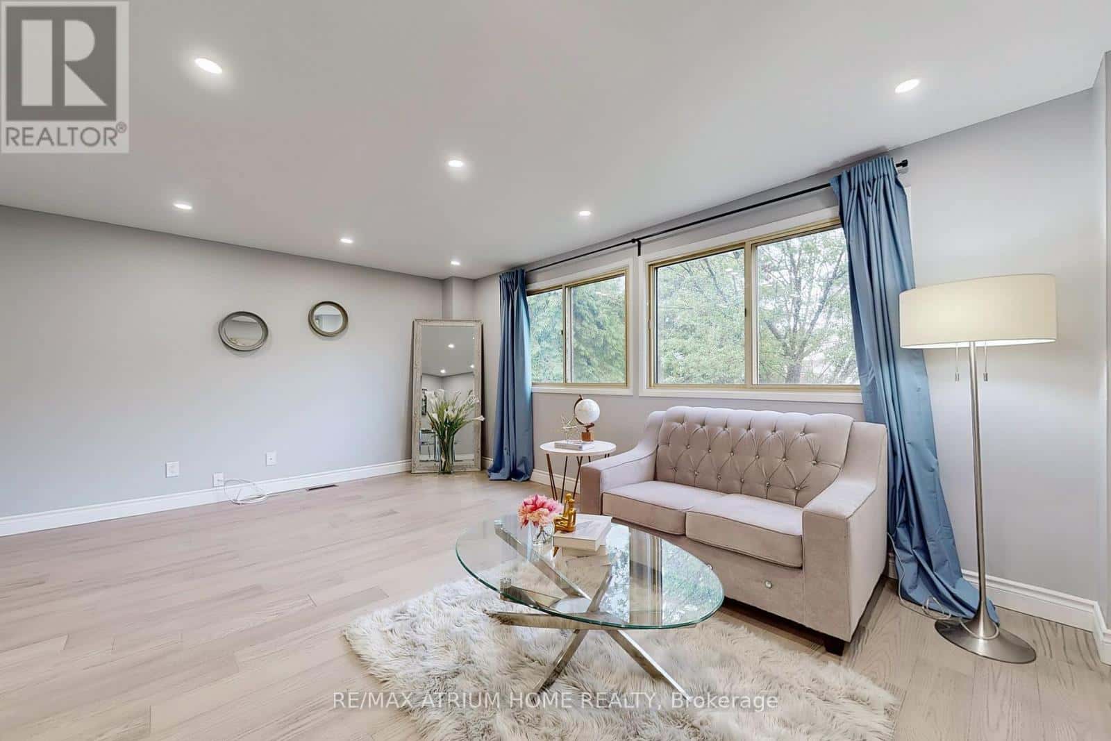 10 TOWNSEND ROAD — Toronto (Hillcrest Village), Ontario - Photo 5 of 22