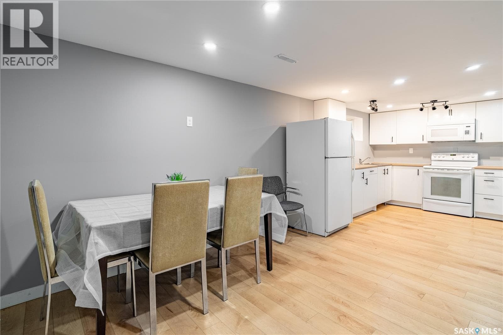 3205 Grant ROAD — Regina, Saskatchewan - Main photo