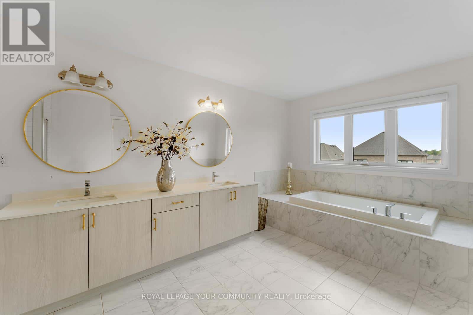 1 BYBLOS COURT — East Gwillimbury (Holland Landing), Ontario - Photo 4 of 50