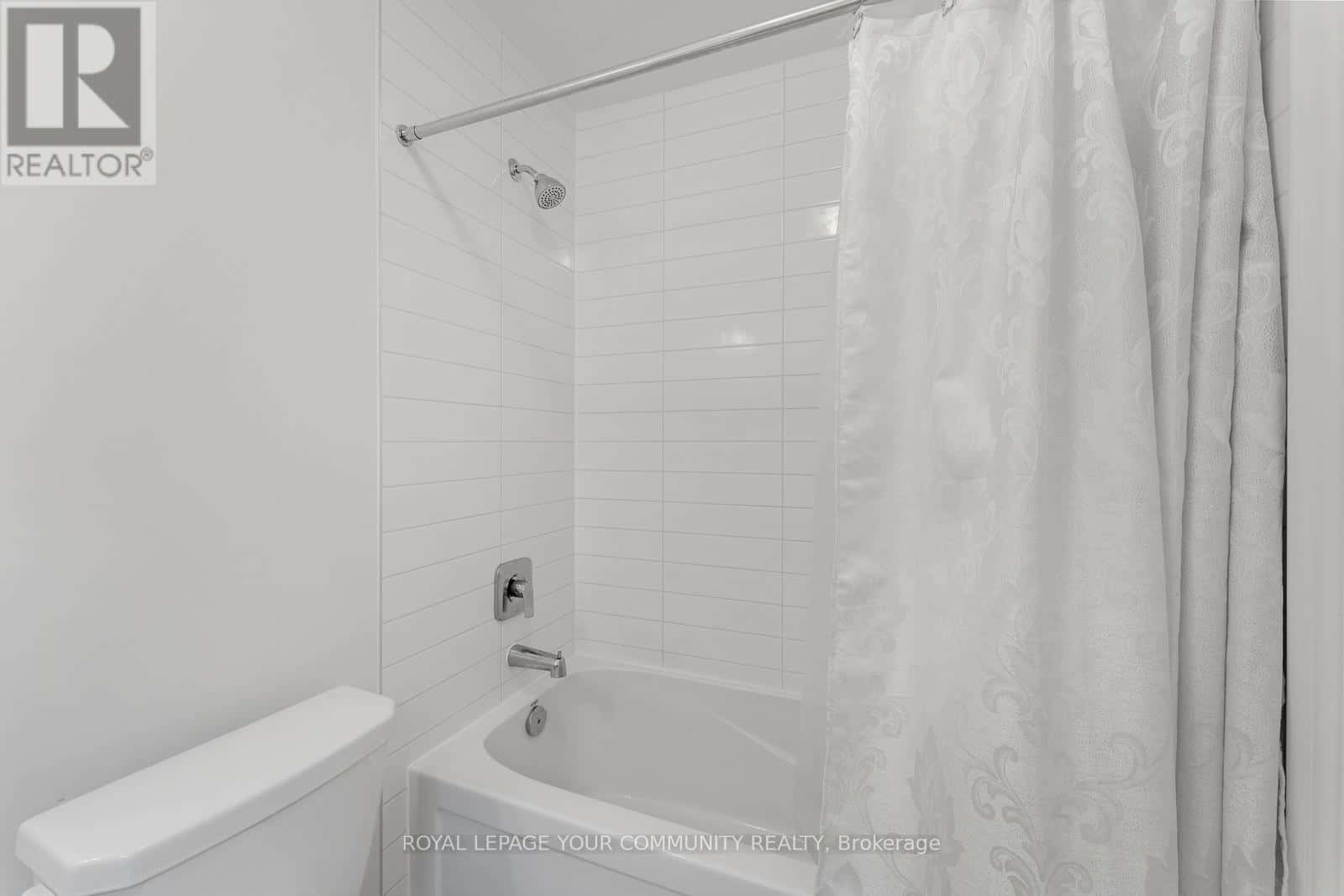 1 BYBLOS COURT — East Gwillimbury (Holland Landing), Ontario - Photo 5 of 50