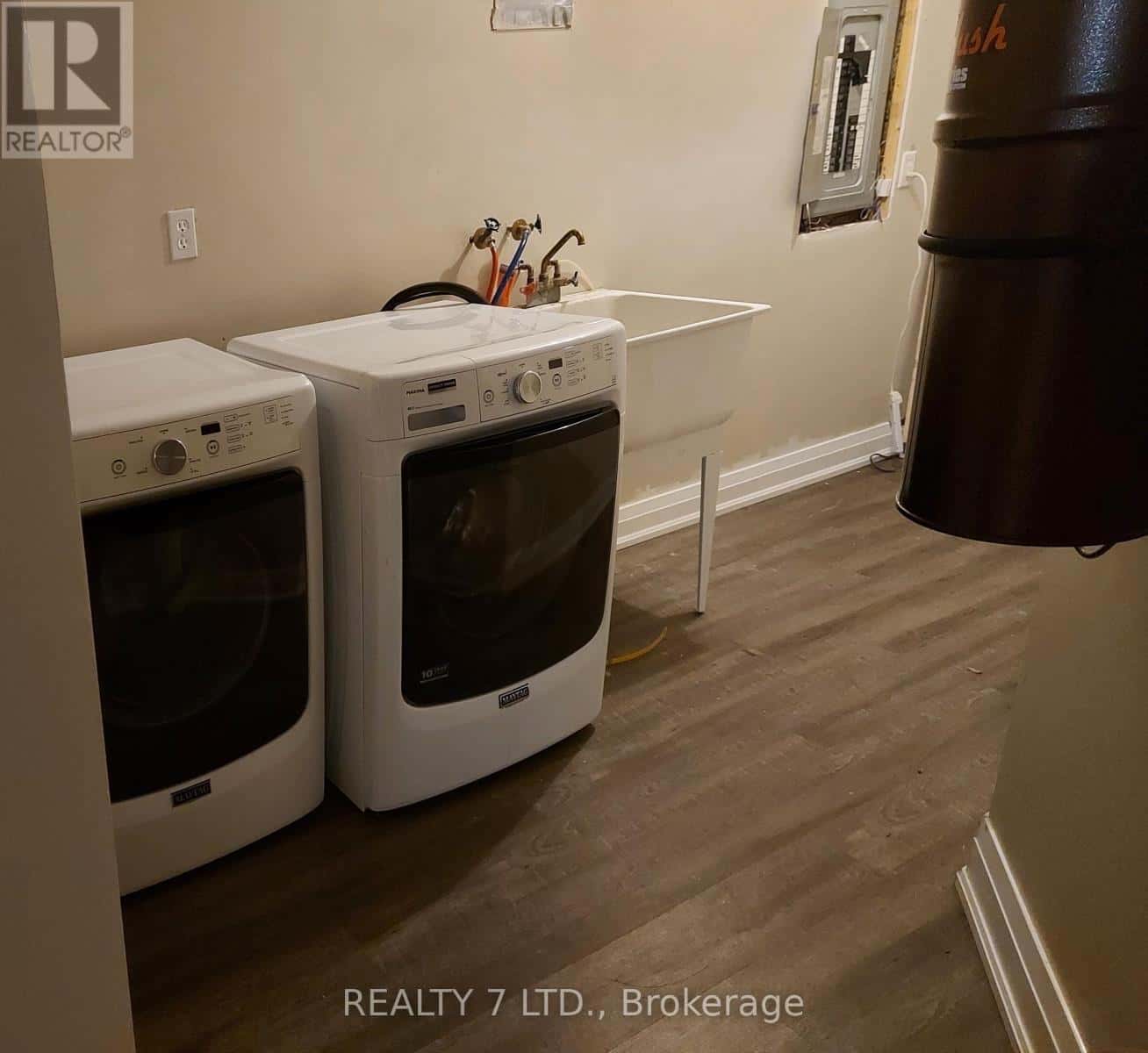 816 WALSH COURT — Newmarket (Summerhill Estates), Ontario - Photo 5 of 14