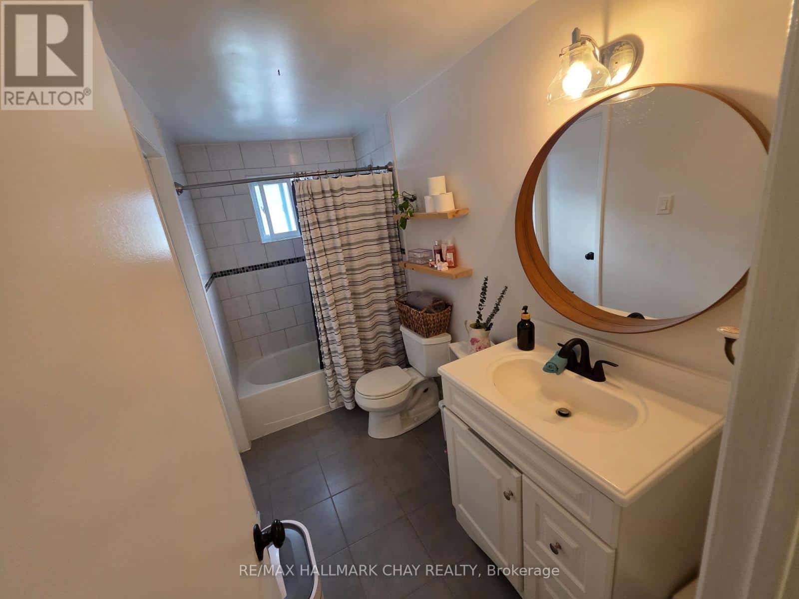 54 SHAKESPEARE CRESCENT — Barrie (Letitia Heights), Ontario - Photo 3 of 33