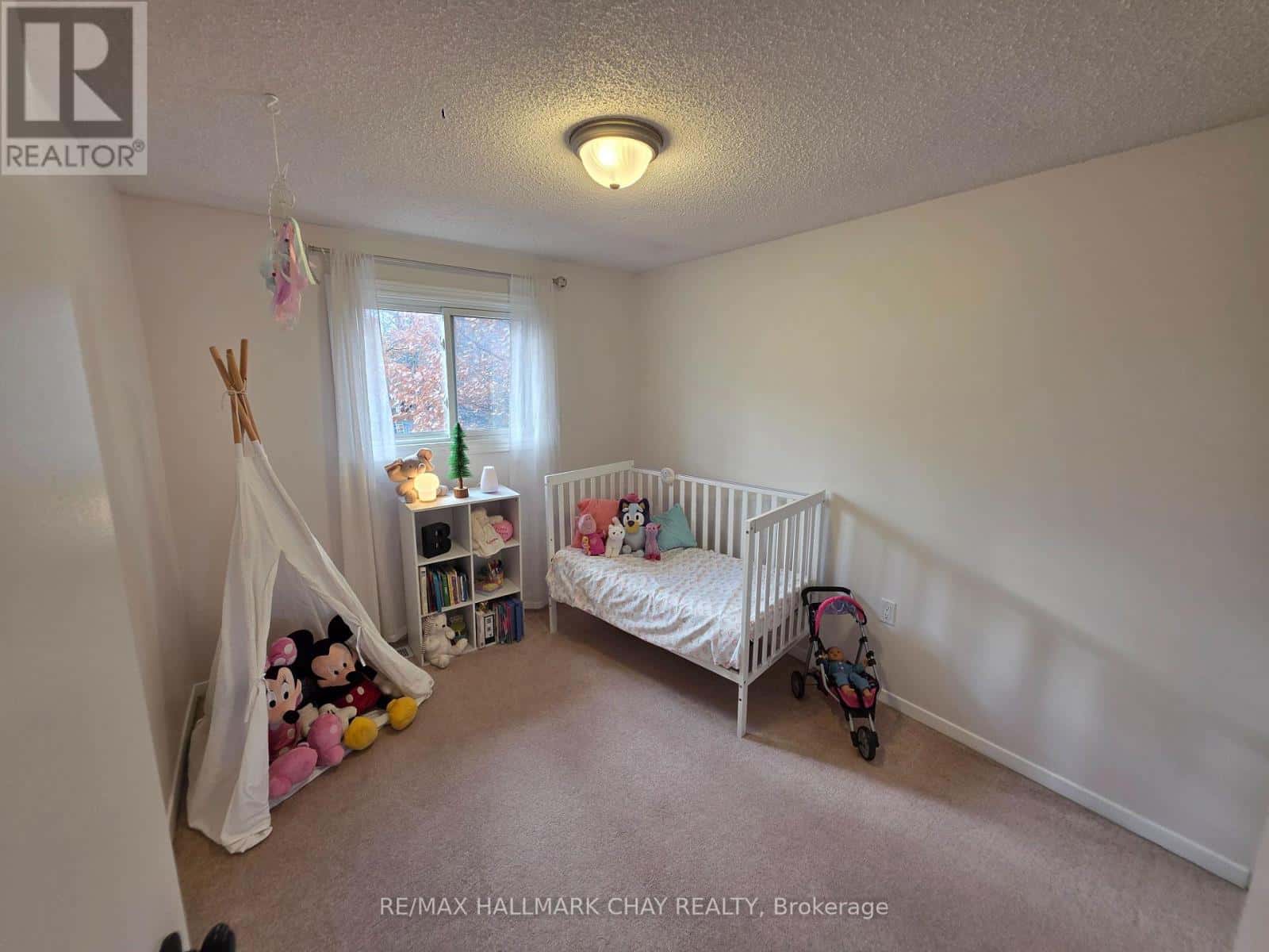 54 SHAKESPEARE CRESCENT — Barrie (Letitia Heights), Ontario - Photo 2 of 33