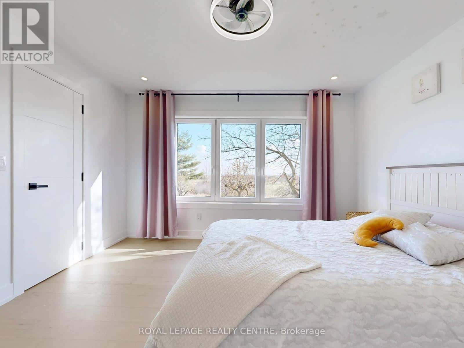 521 OLD YORK ROAD — Burlington (Grindstone), Ontario - Photo 3 of 50