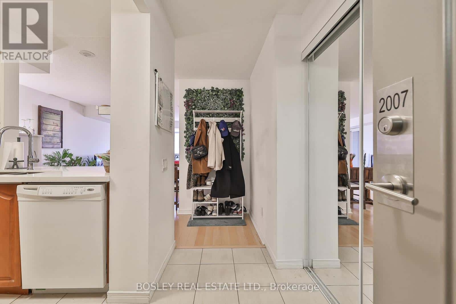 2007 - 60 HEINTZMAN STREET — Toronto (Junction Area), Ontario - Photo 2 of 34