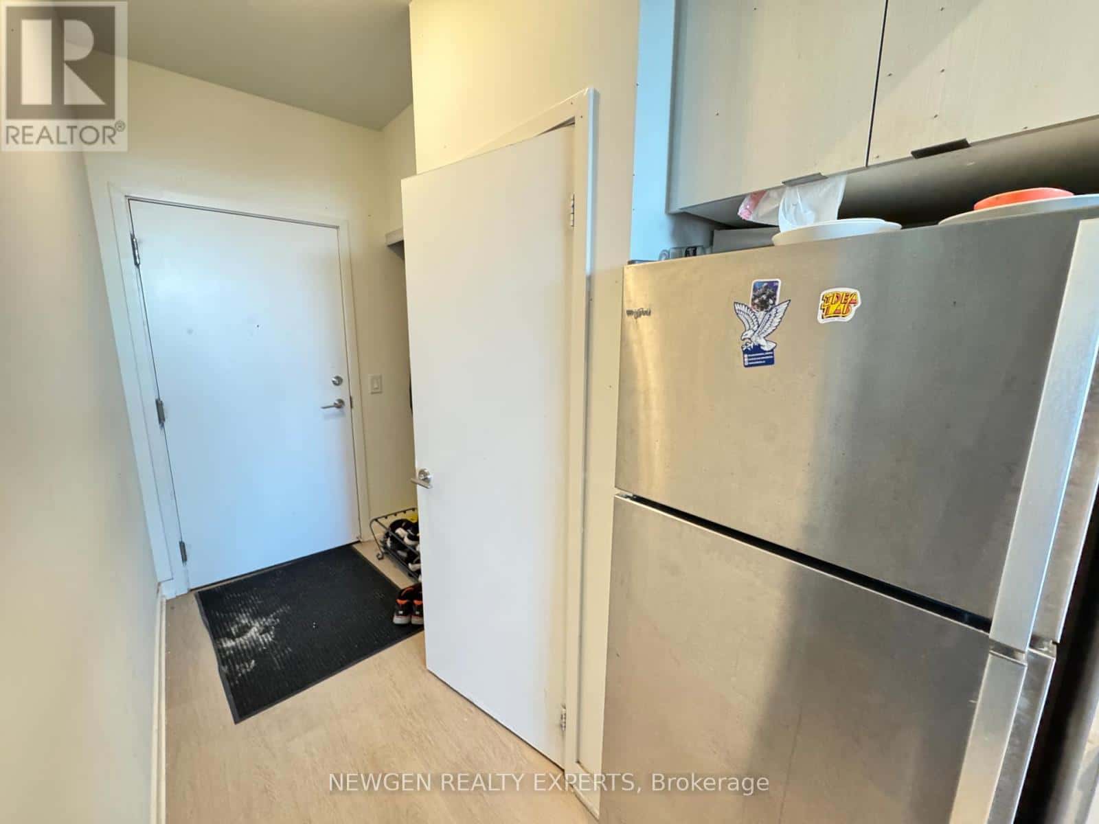 824 - 859 THE QUEENSWAY — Toronto (Stonegate-Queensway), Ontario - Photo 5 of 21