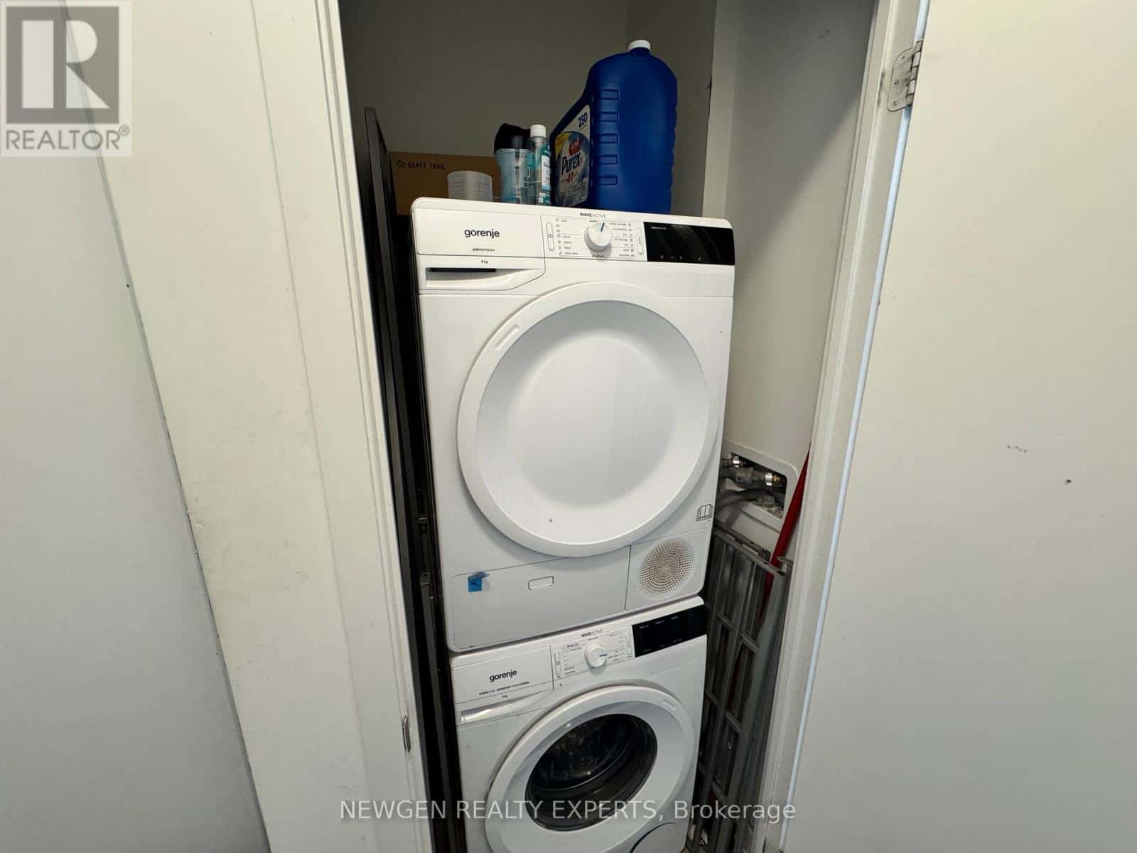 824 - 859 THE QUEENSWAY — Toronto (Stonegate-Queensway), Ontario - Photo 4 of 21