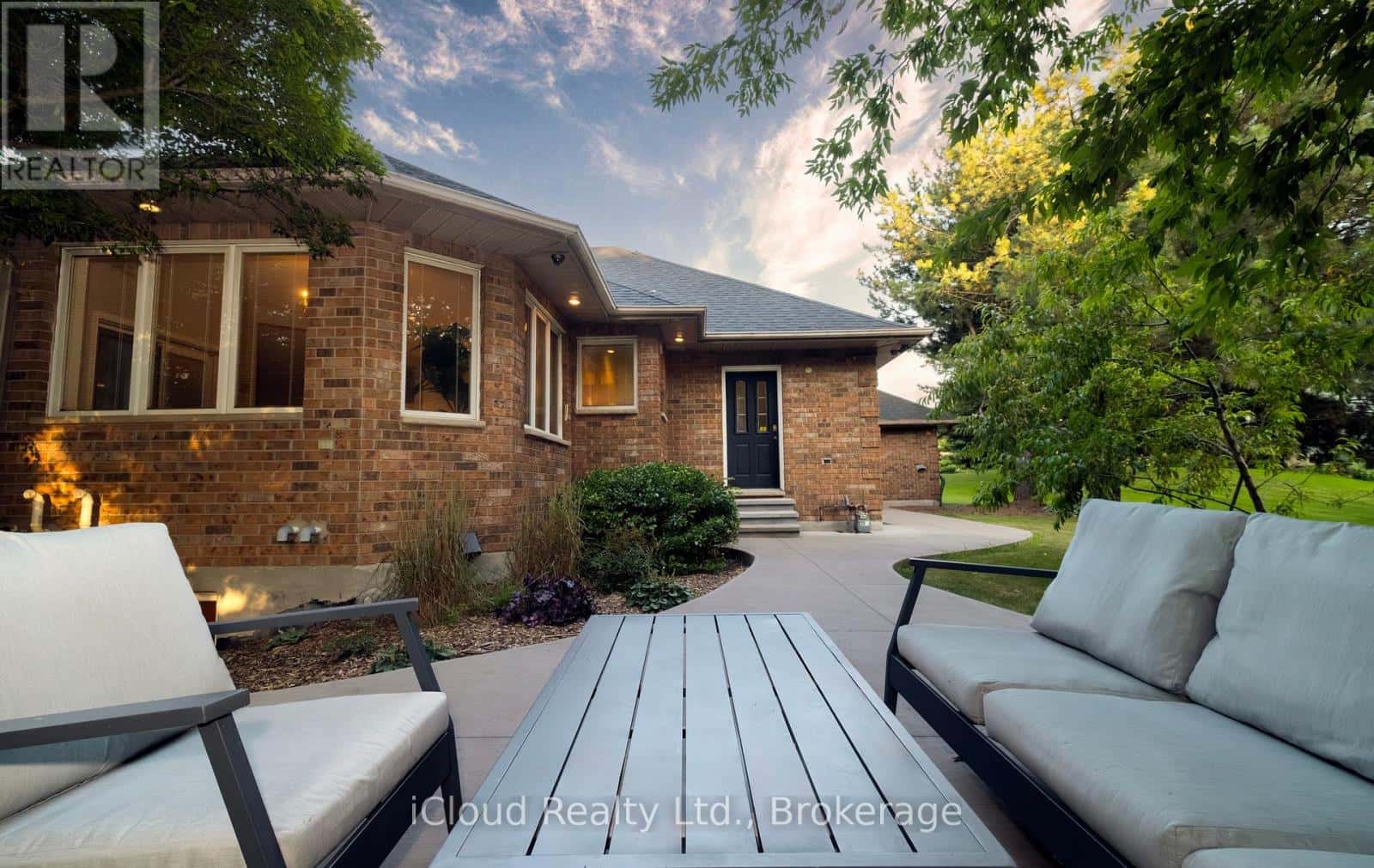 163 WHEELIHAN WAY — Milton (Campbellville), Ontario - Photo 5 of 40