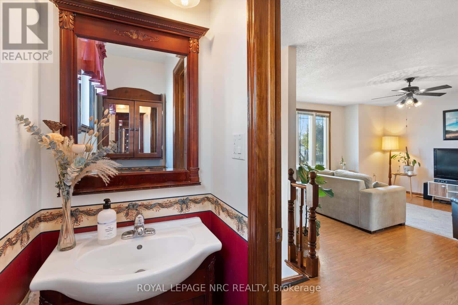 163 PINE STREET S — Thorold (Thorold Downtown), Ontario - Photo 3 of 38