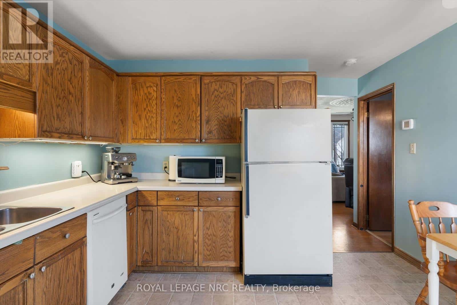 163 PINE STREET S — Thorold (Thorold Downtown), Ontario - Photo 2 of 38