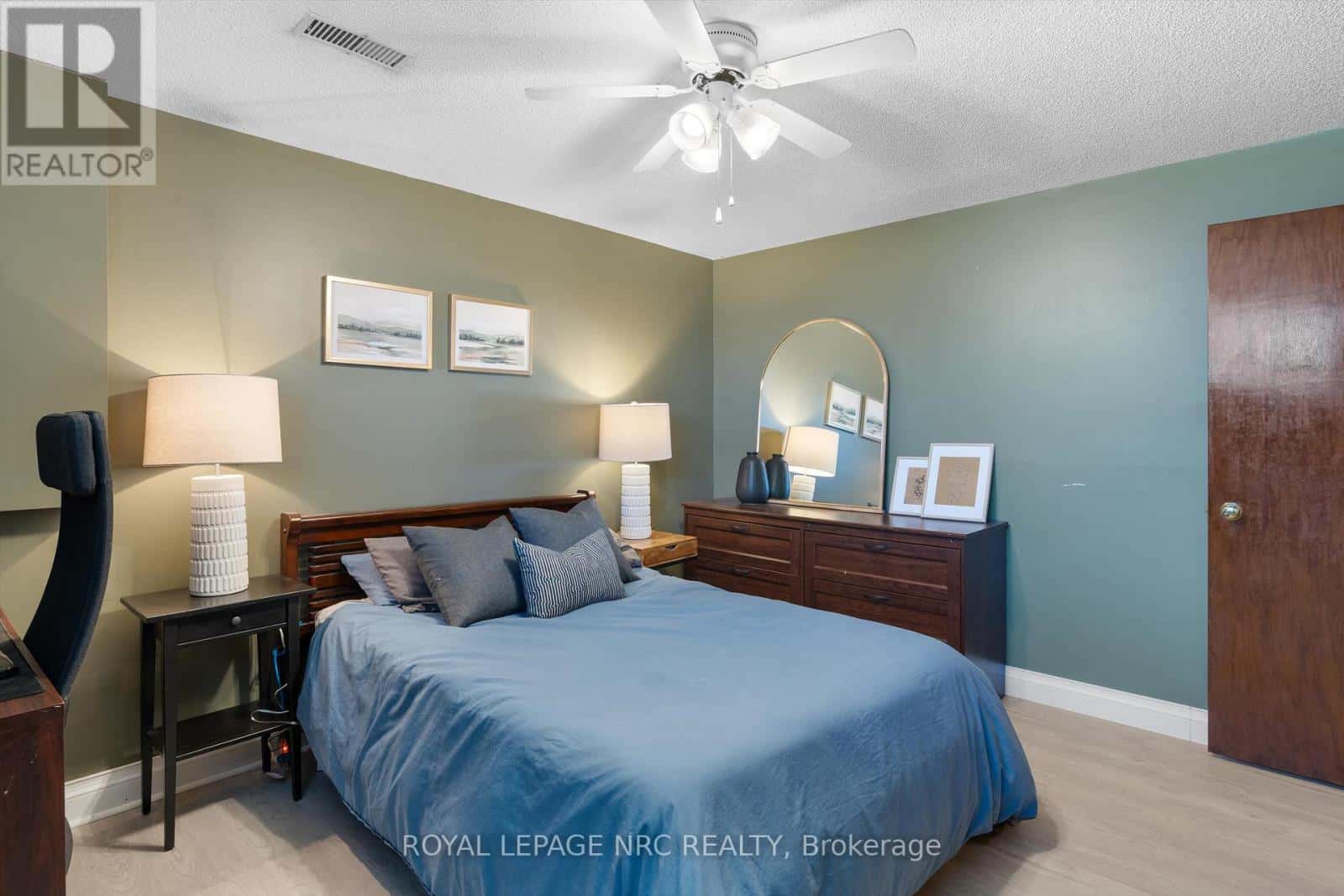 163 PINE STREET S — Thorold (Thorold Downtown), Ontario - Photo 5 of 38