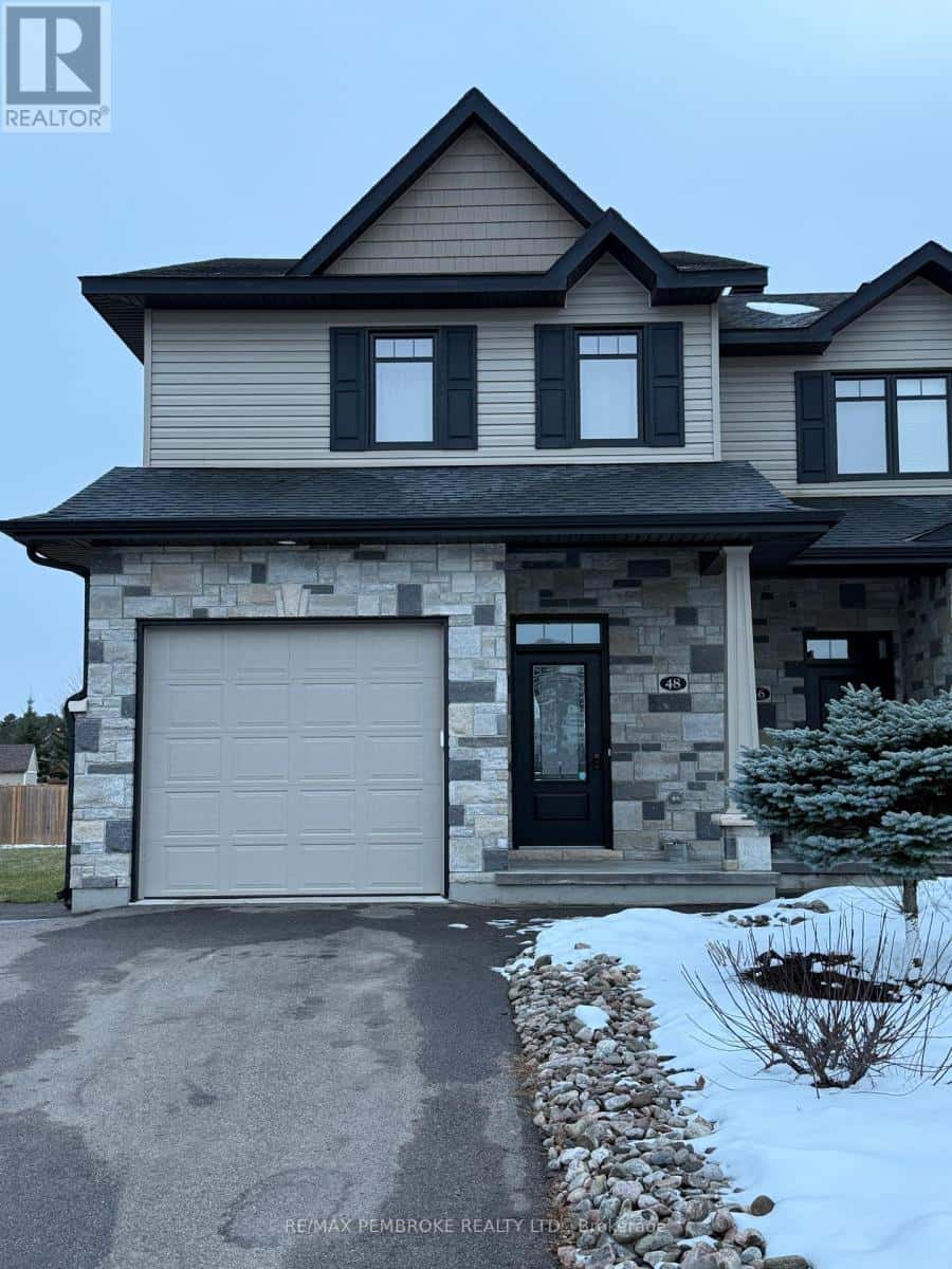 48 MCNAMARA STREET — Petawawa, Ontario - Photo 2 of 5