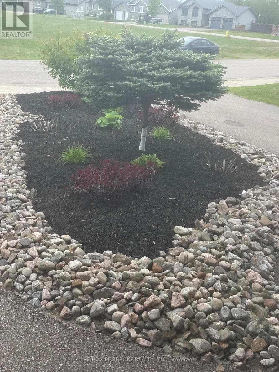 48 MCNAMARA STREET — Petawawa, Ontario - Main photo