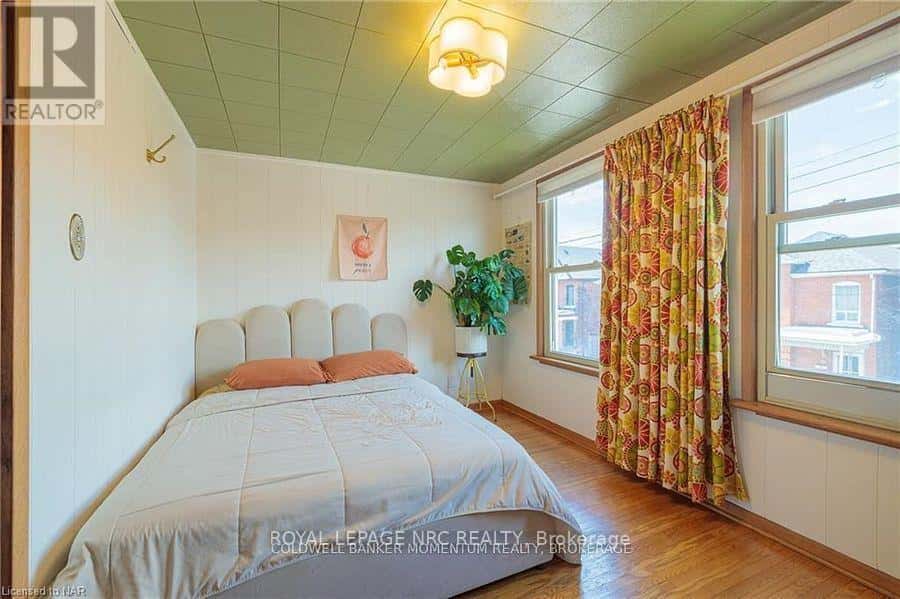 28 WILLIAM STREET W — Hamilton (Landsdale), Ontario - Photo 2 of 50