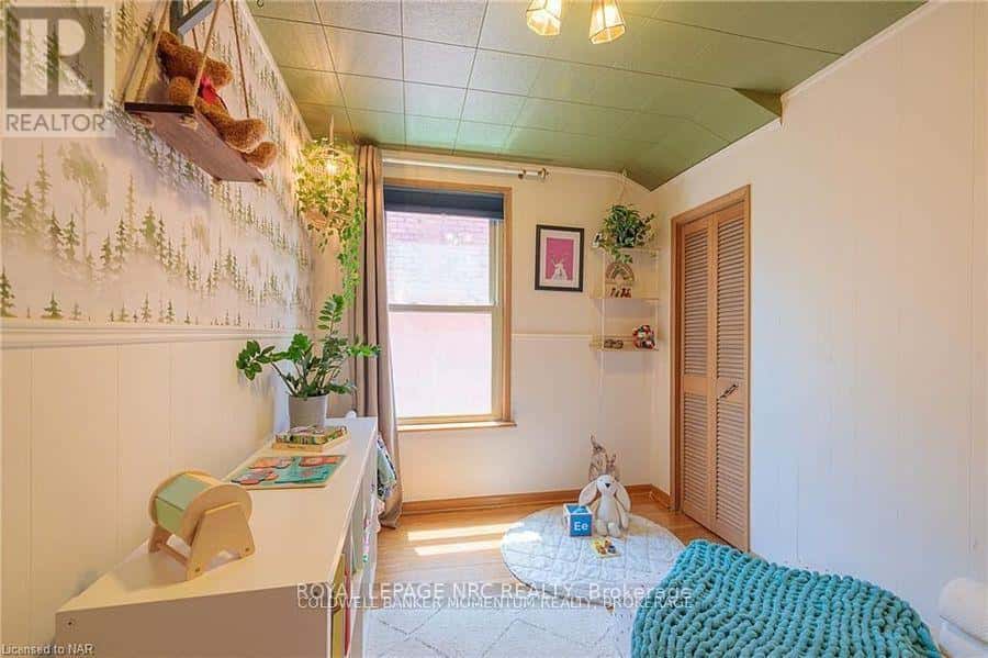 28 WILLIAM STREET W — Hamilton (Landsdale), Ontario - Photo 3 of 50