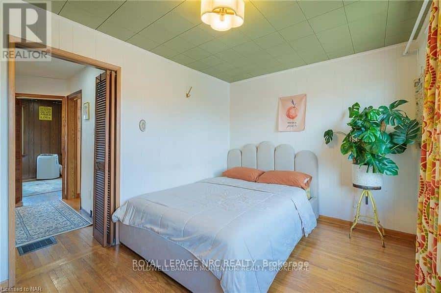 28 WILLIAM STREET W — Hamilton (Landsdale), Ontario - Photo 5 of 49