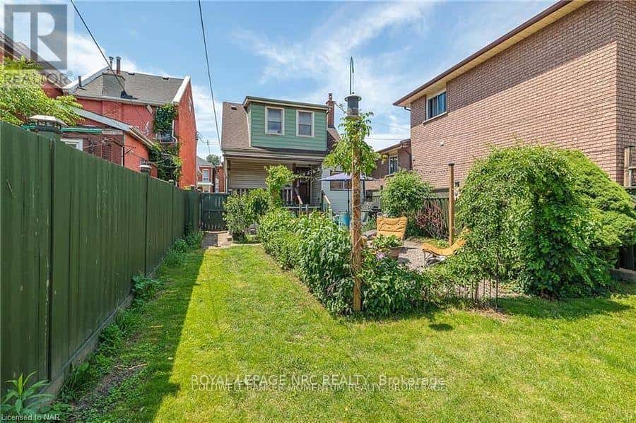 28 WILLIAM STREET W — Hamilton (Landsdale), Ontario - Photo 2 of 49