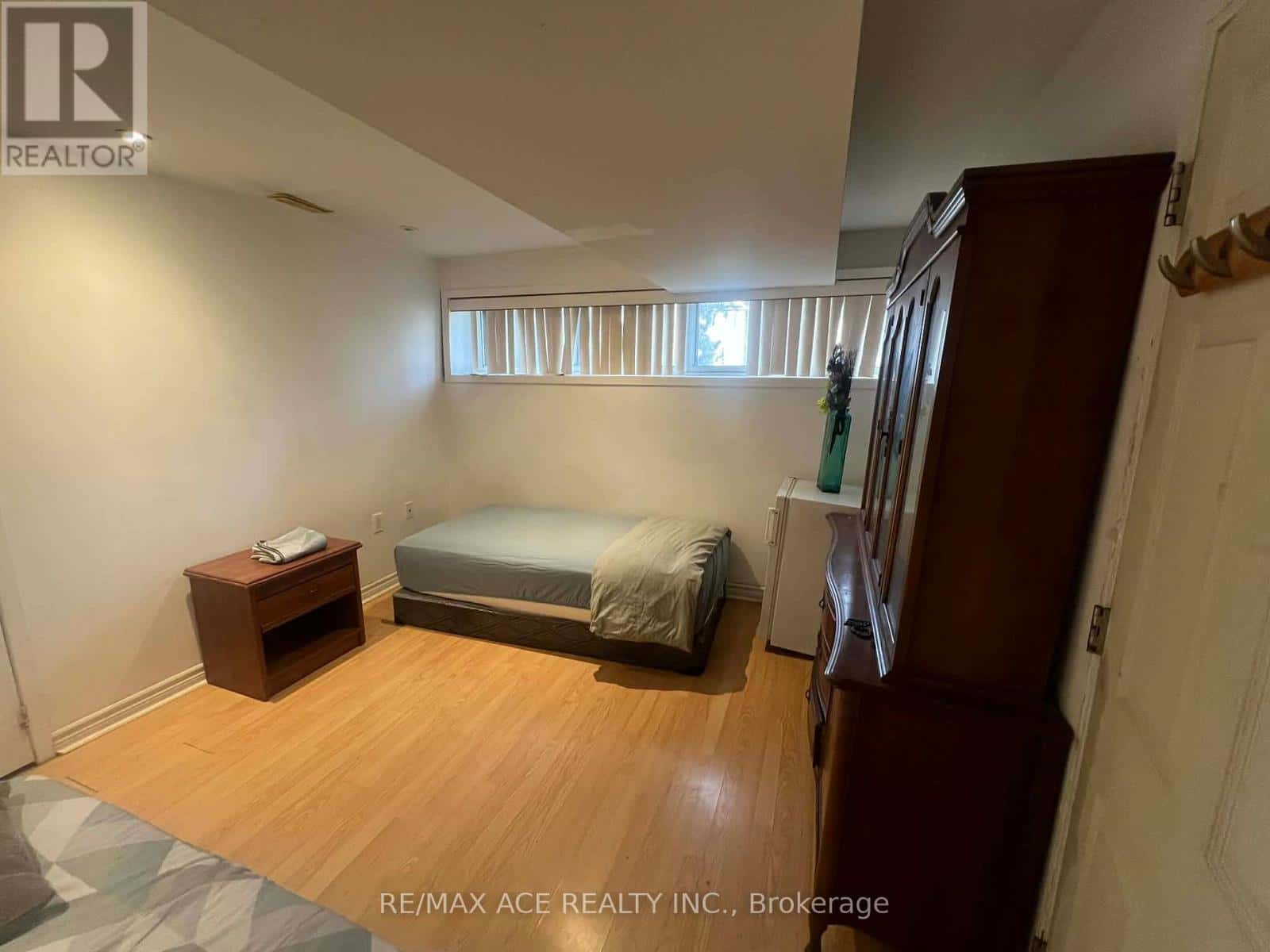 3715 St Clair Avenue East Bsmt