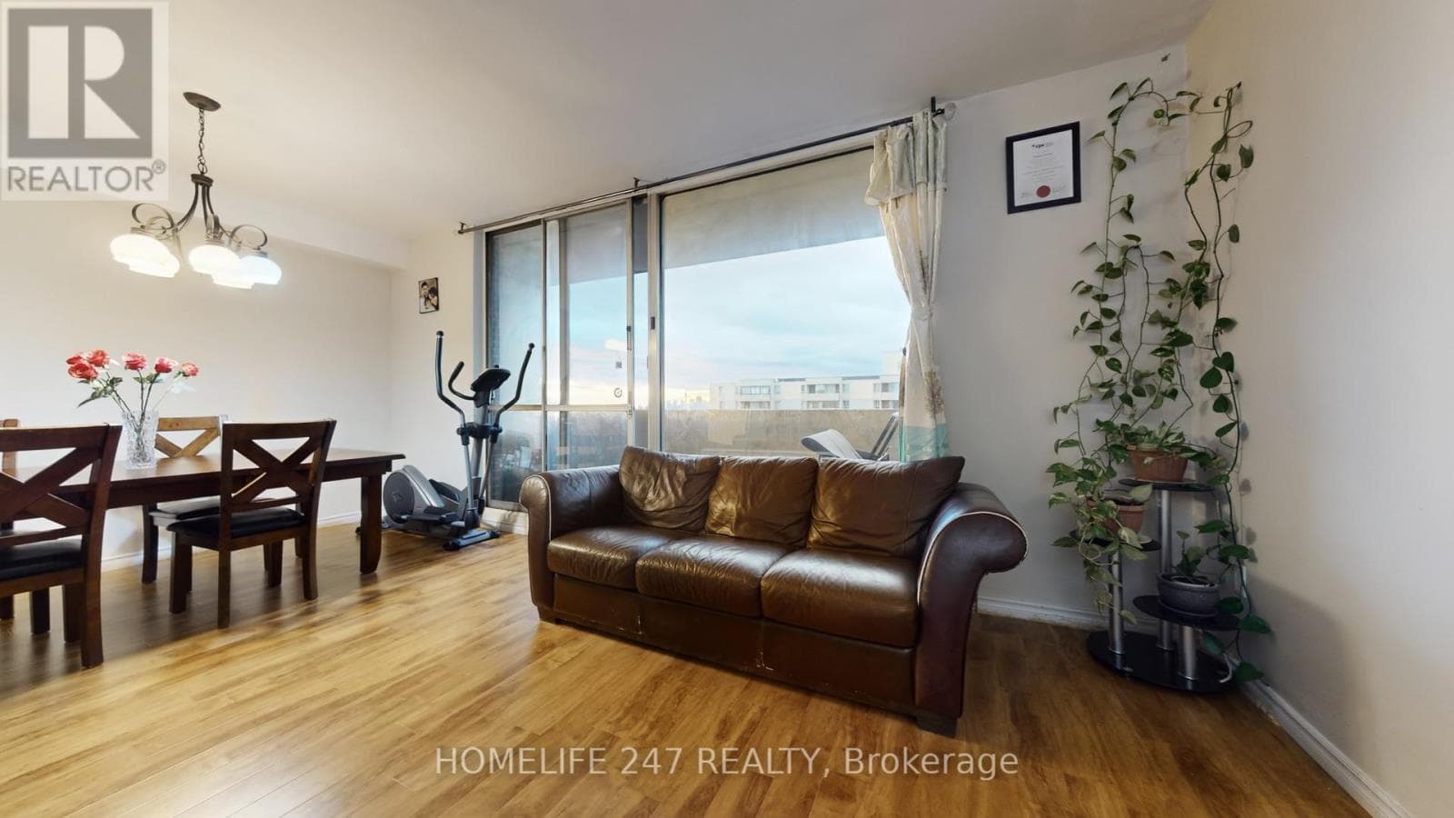 PH 04 - 5 MASSEY SQUARE — Toronto (Crescent Town), Ontario - Main photo