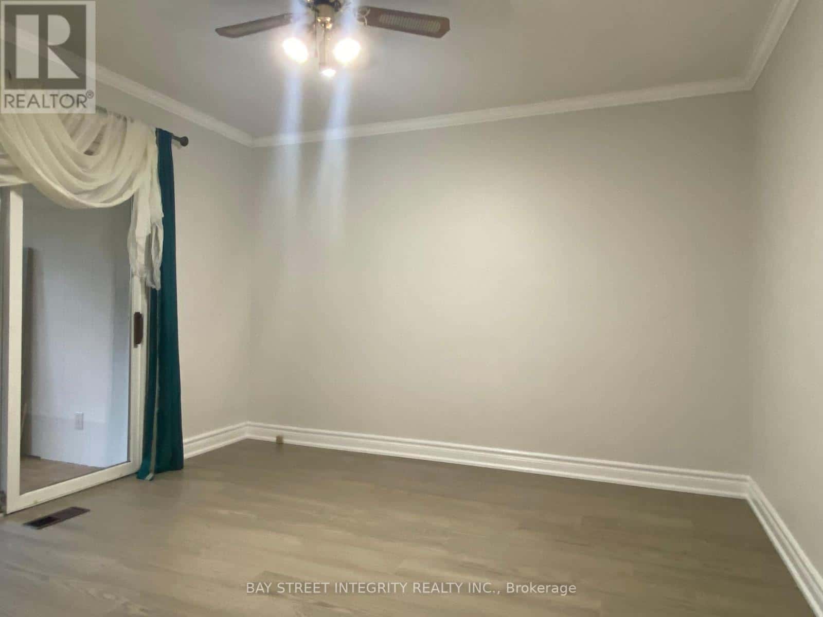 MAIN LEVEL - 207 MAPLE AVENUE — Richmond Hill (Harding), Ontario - Photo 5 of 12