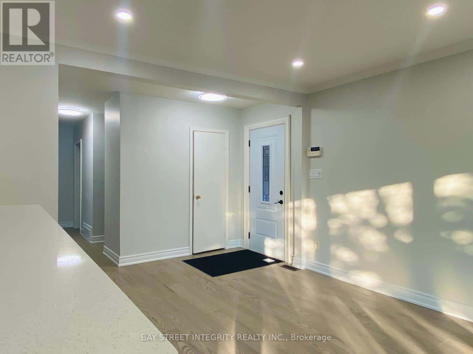 MAIN LEVEL - 207 MAPLE AVENUE — Richmond Hill (Harding), Ontario - Photo 2 of 12