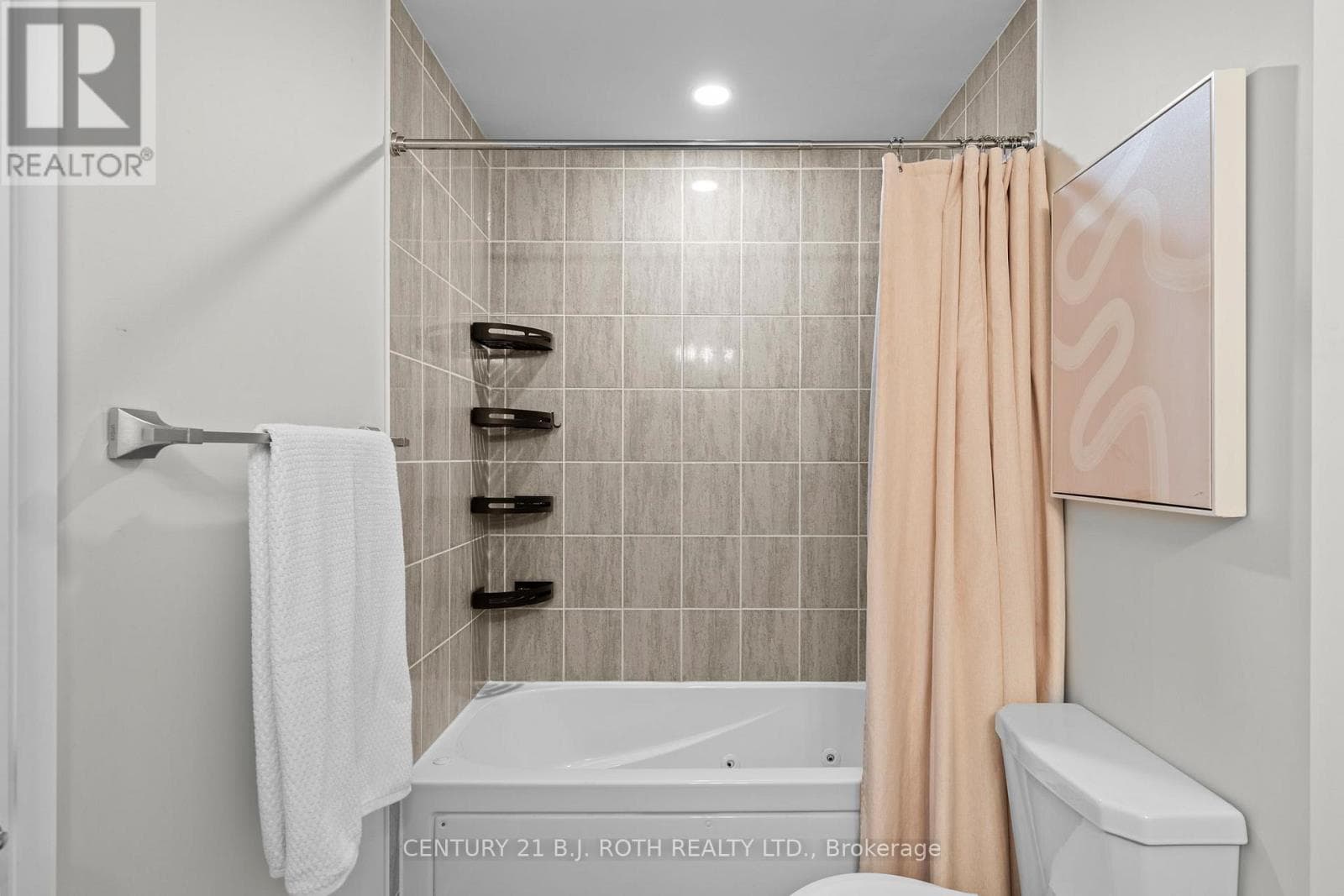 115 - 302 ESSA ROAD — Barrie (0 West), Ontario - Main photo