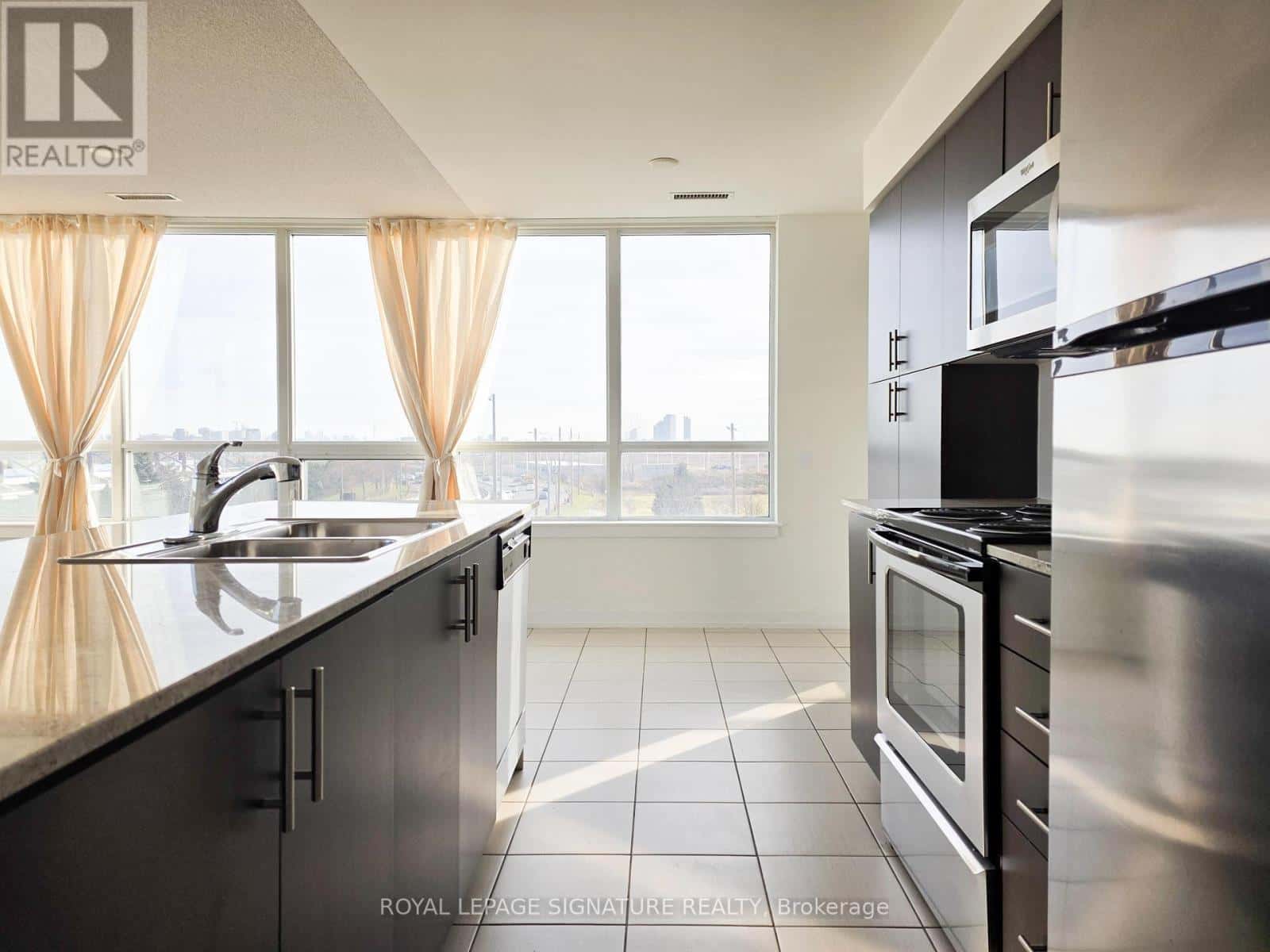 411 - 1060 SHEPPARD AVENUE W — Toronto (York University Heights), Ontario - Photo 5 of 26