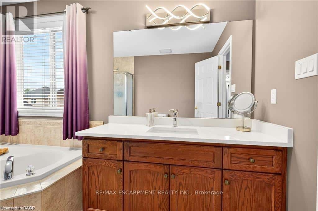 39 WILBUR DRIVE — Hamilton (Binbrook), Ontario - Photo 4 of 50