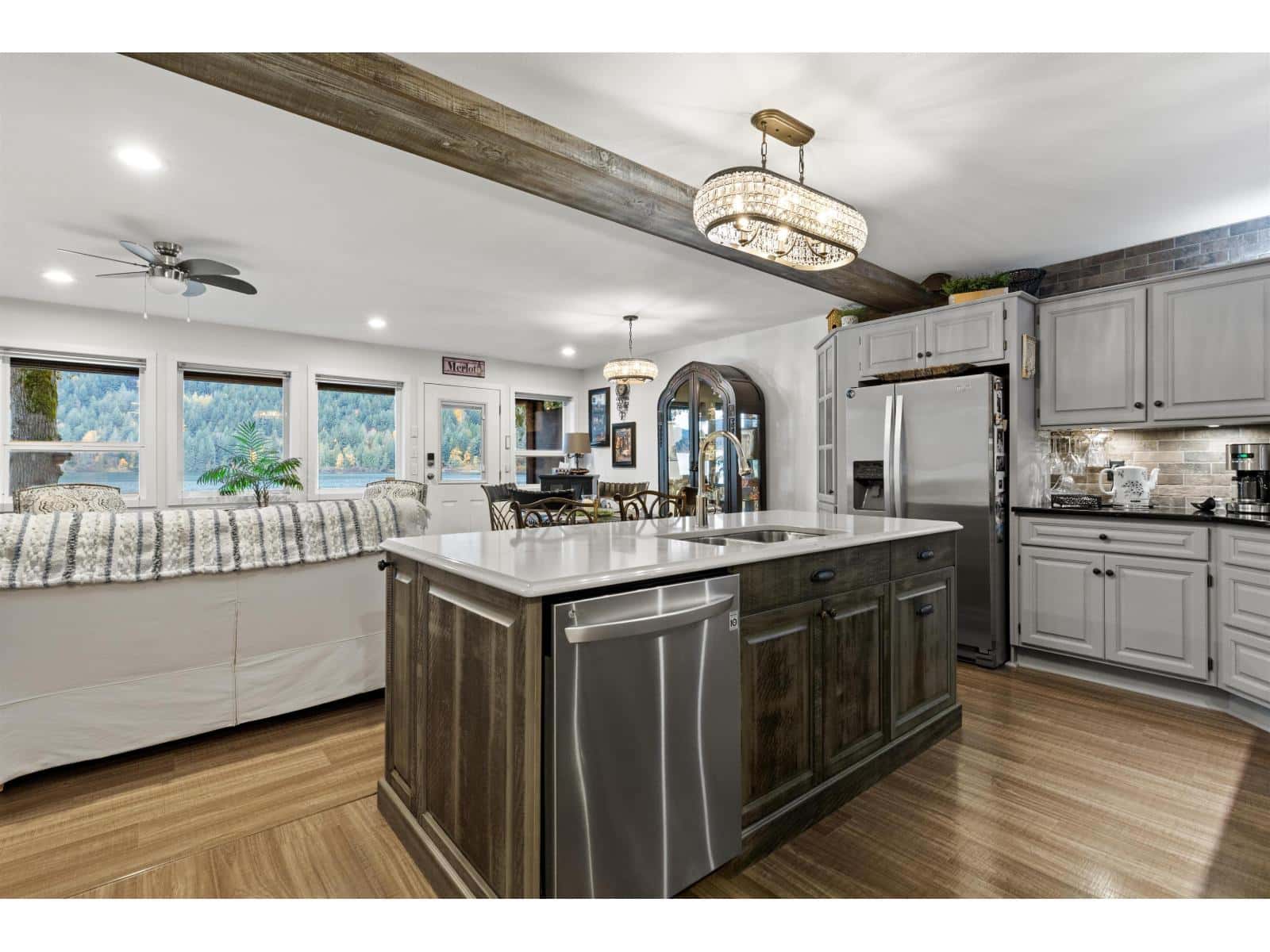 173 FIRST AVENUE, Cultus Lake North — Cultus Lake, British Columbia - Photo 2 of 37