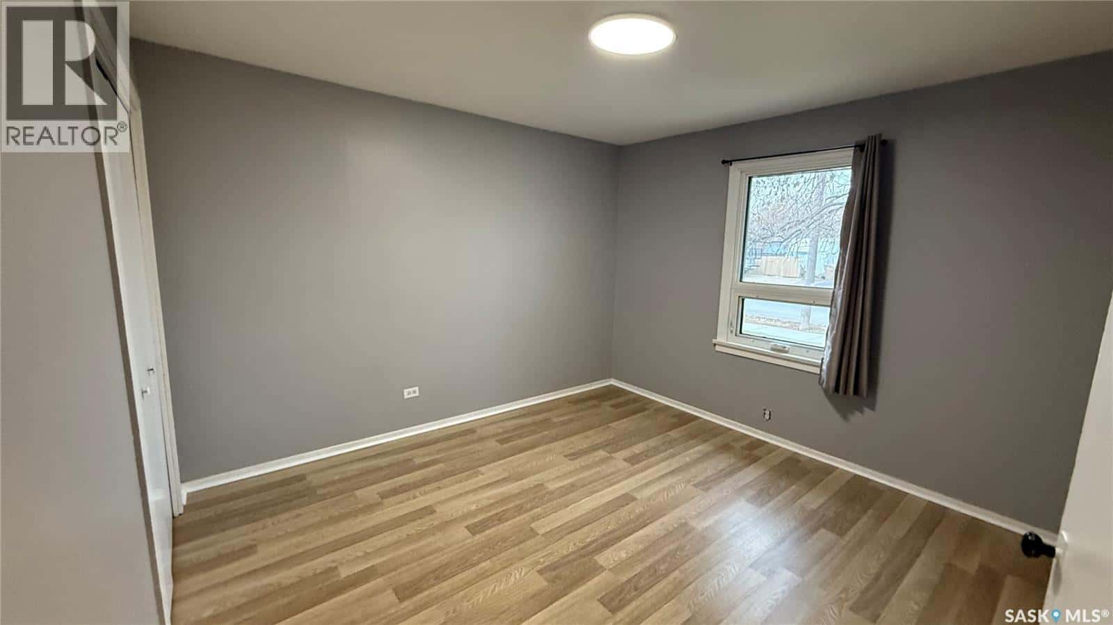 4124 4th AVENUE — Regina, Saskatchewan - Photo 4 of 30