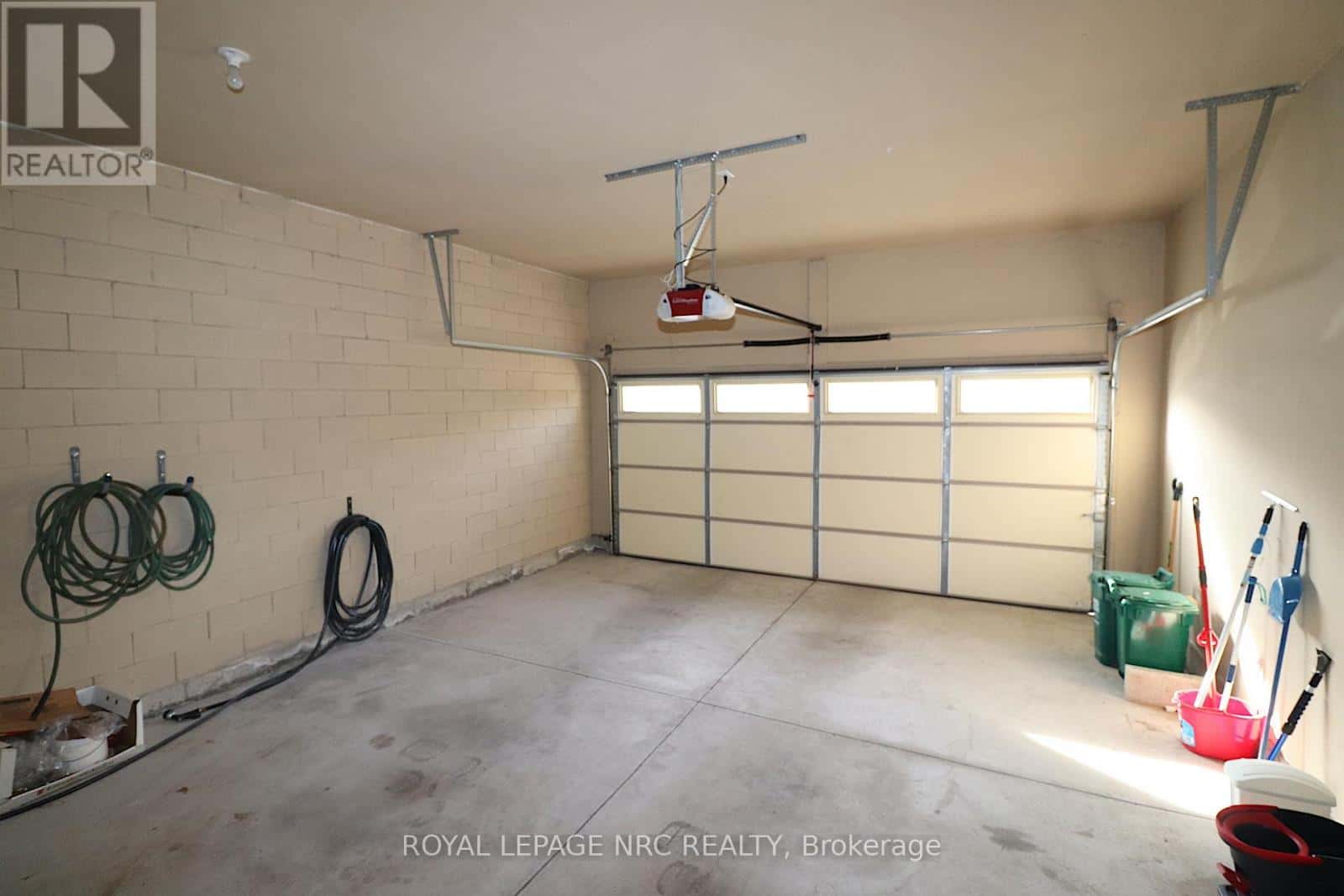 2 EMERALD COMMON — St. Catharines (Lakeshore), Ontario - Photo 4 of 30